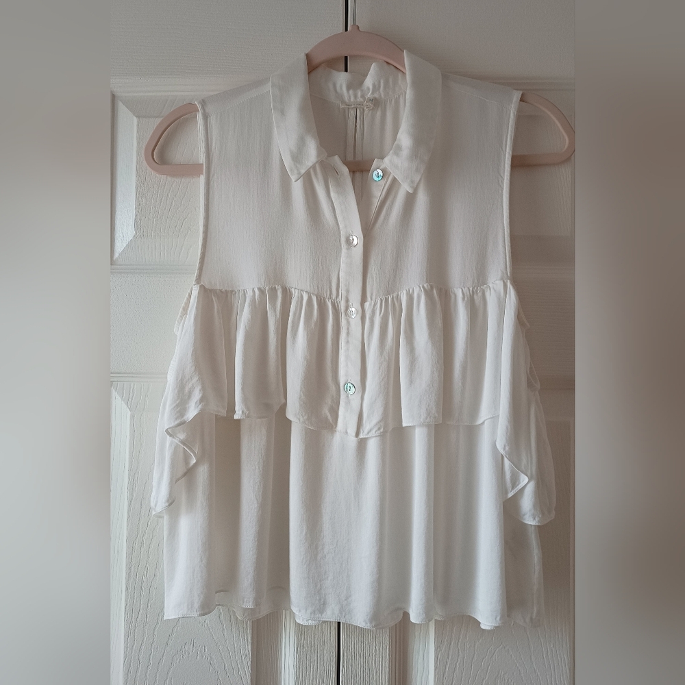 Chic White Ruffled Blouse